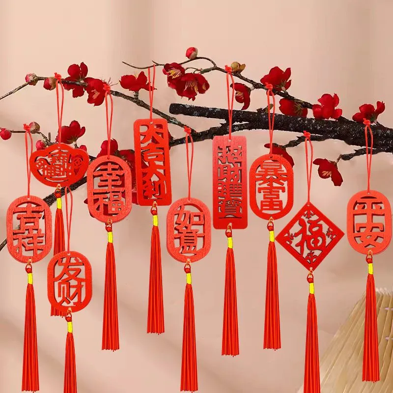 红色木牌铃铛挂饰