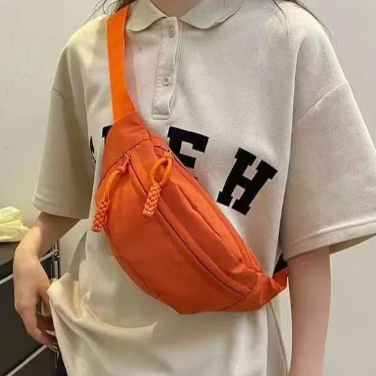 日系女士斜挎胸包